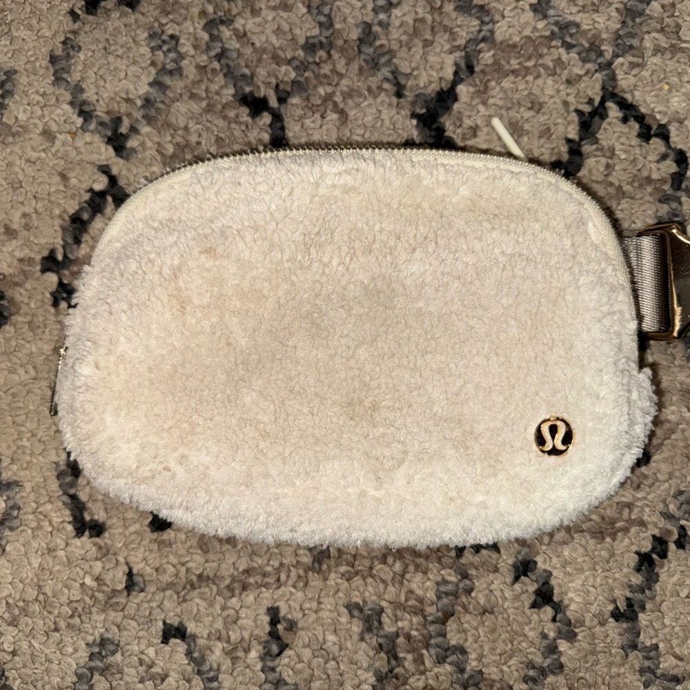 lululemon athletica Cream 1L fleece belt Bag